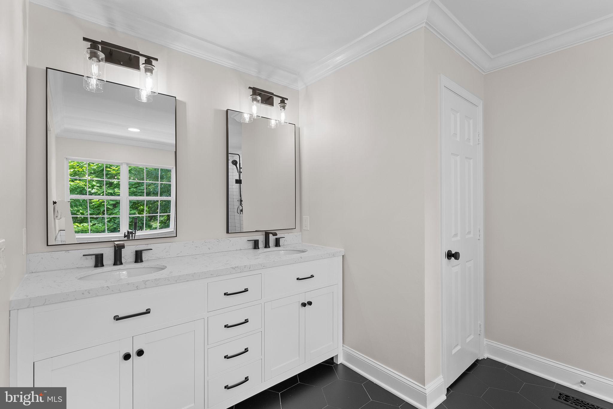 ASHBURN VILLAGE - Residential