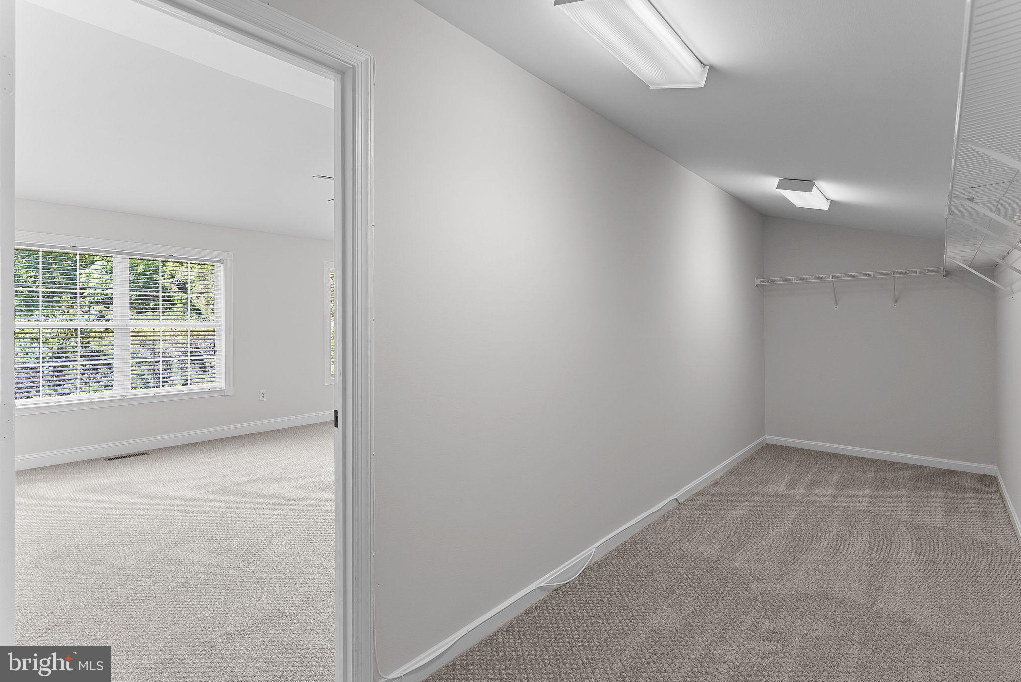 ASHBURN VILLAGE - Residential