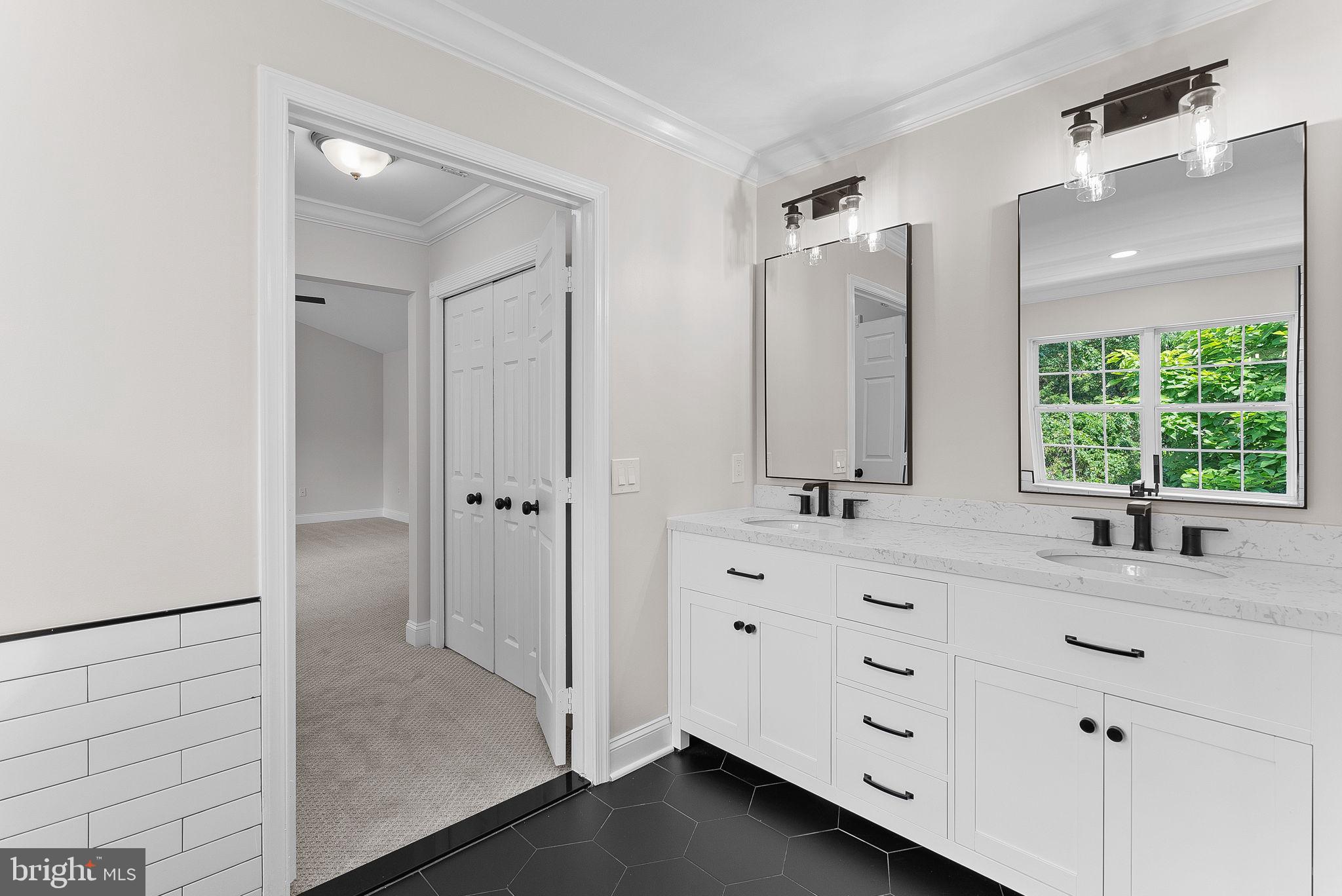 ASHBURN VILLAGE - Residential