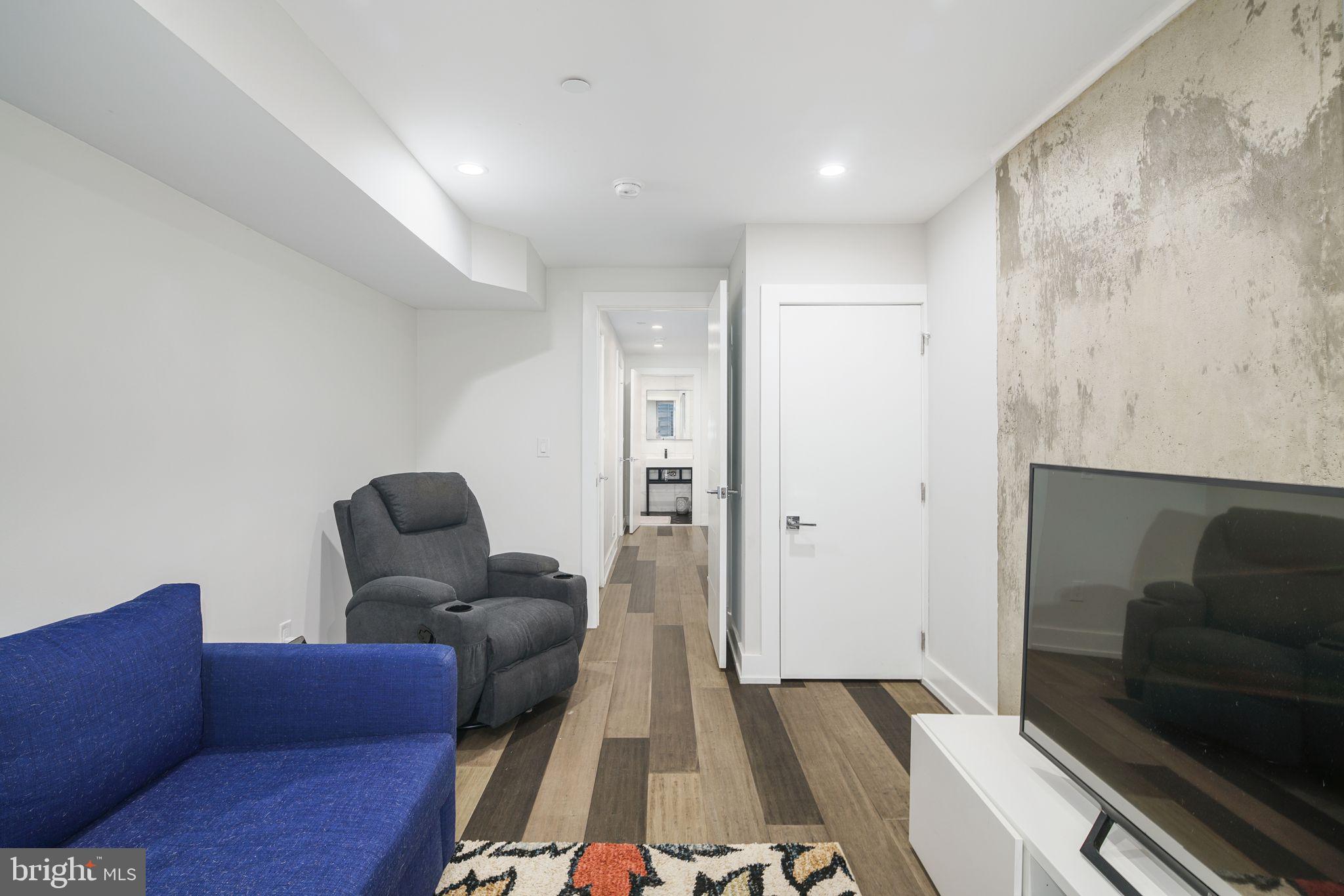 DICKINSON NARROWS - Residential