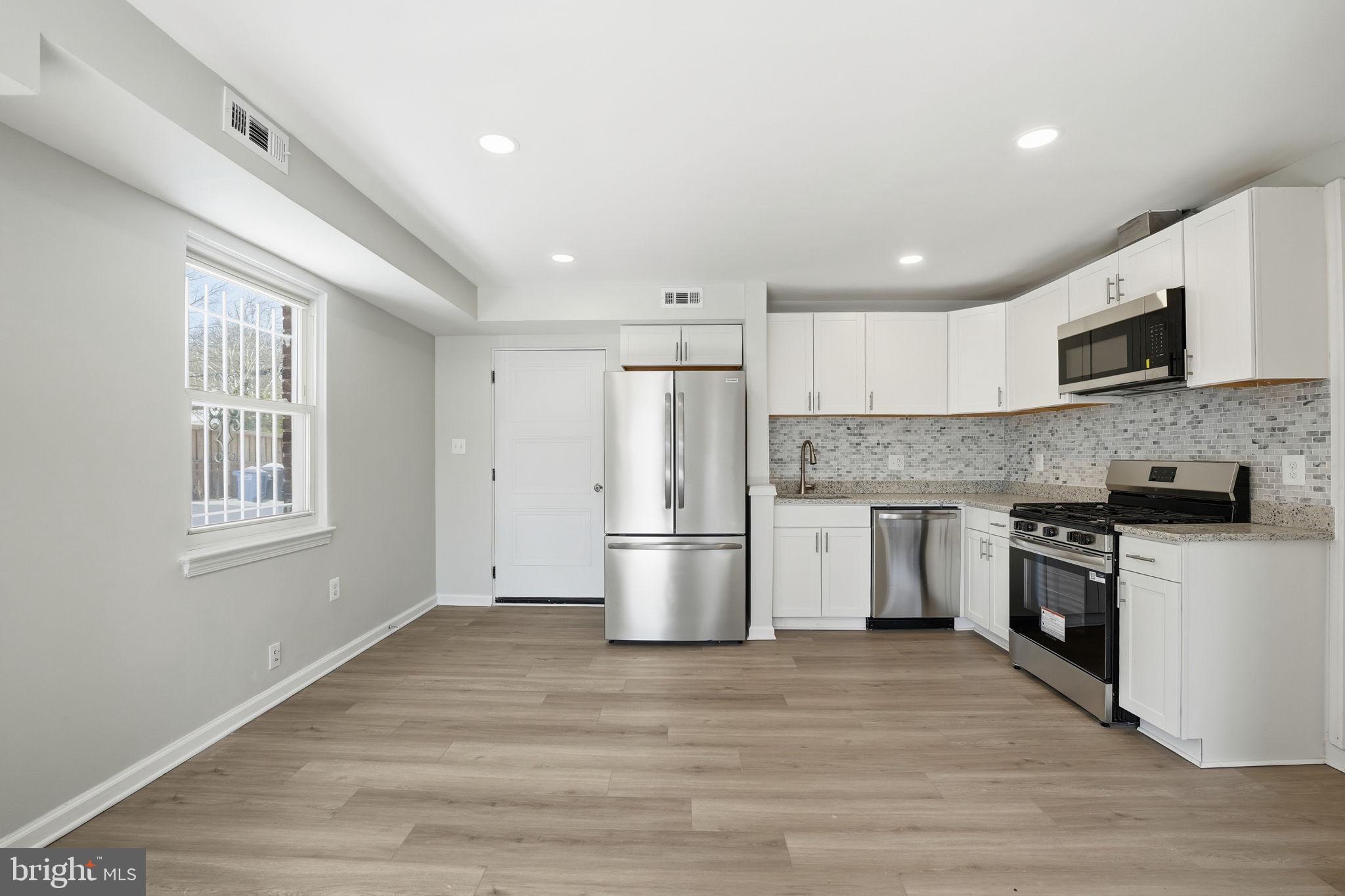 4400 DUBOIS PLACE SE