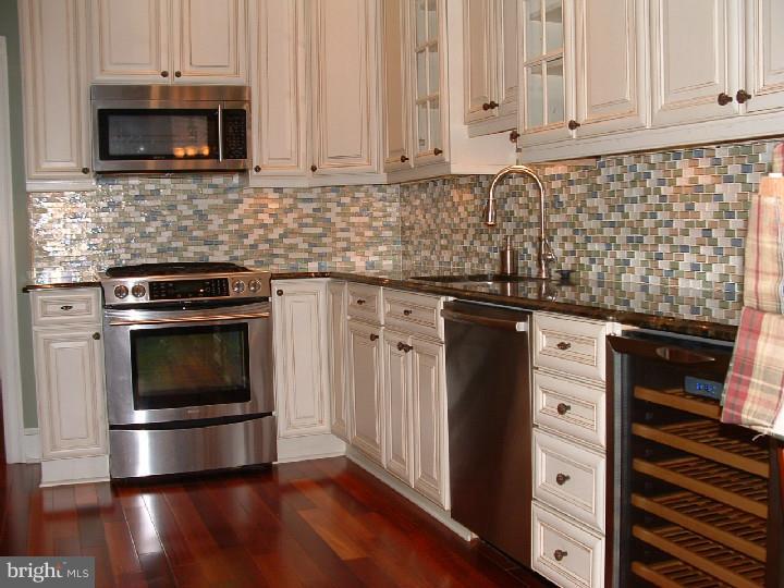 ART MUSEUM AREA - Residential Lease