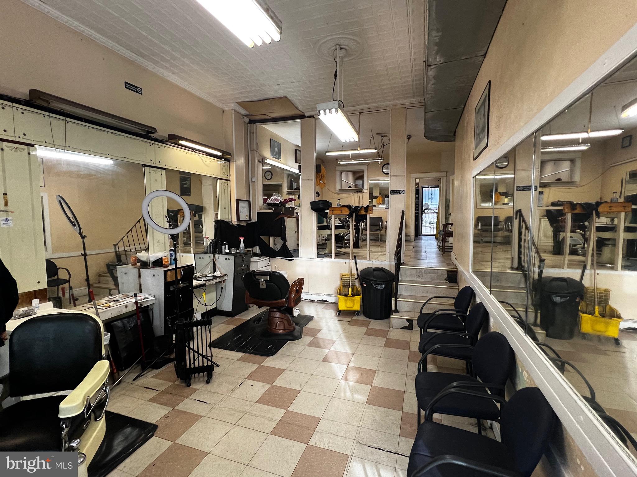 HILLEN - Commercial Sale