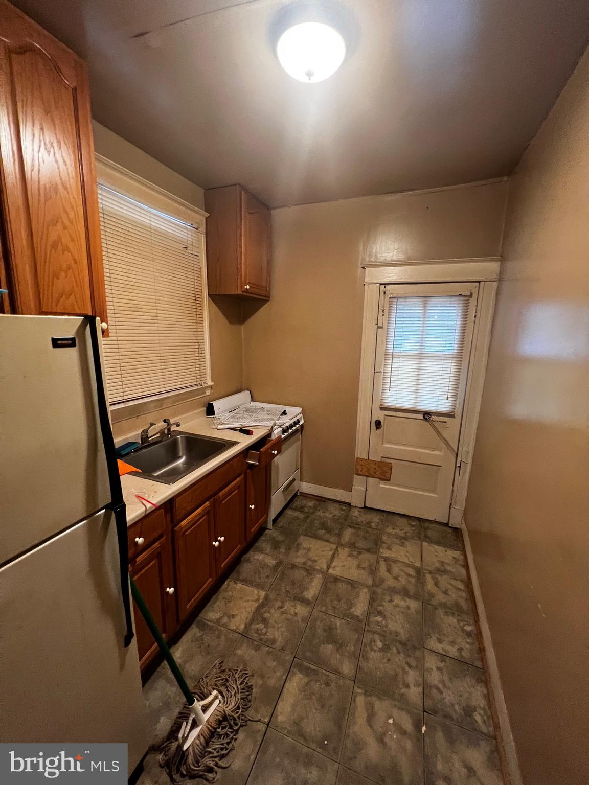 HILLEN - Commercial Sale