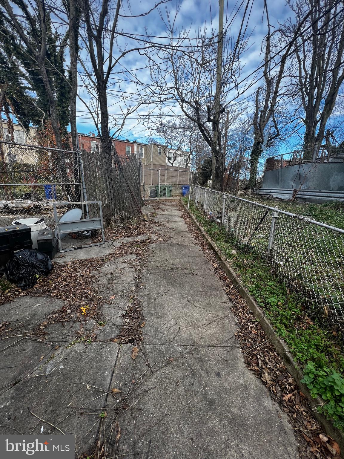 HILLEN - Commercial Sale