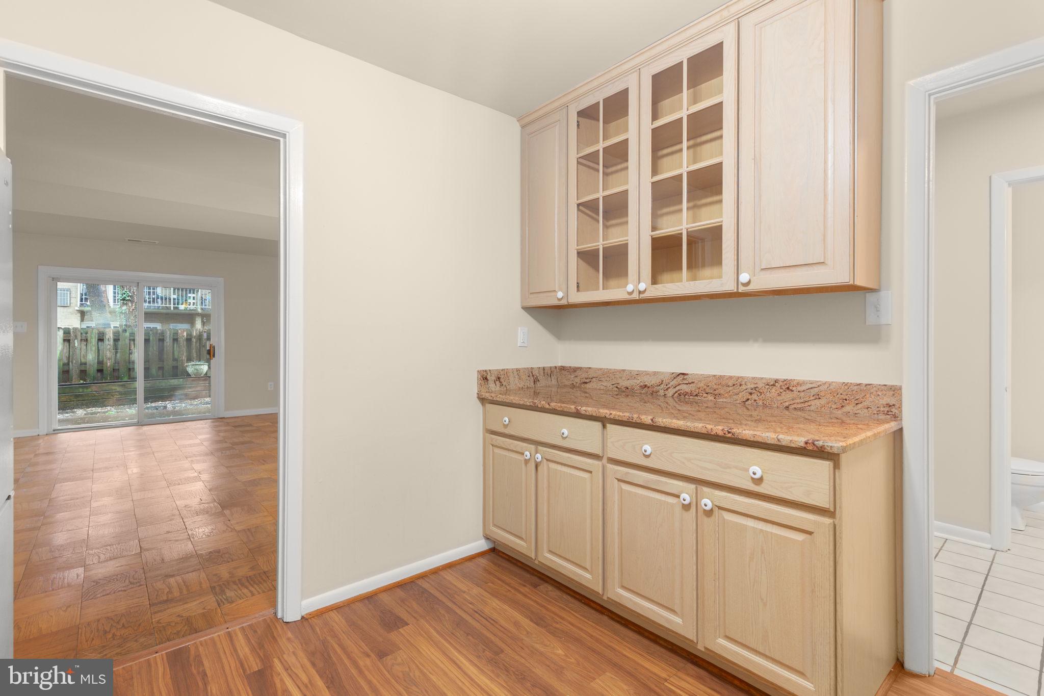 424 GREENBRIER COURT
