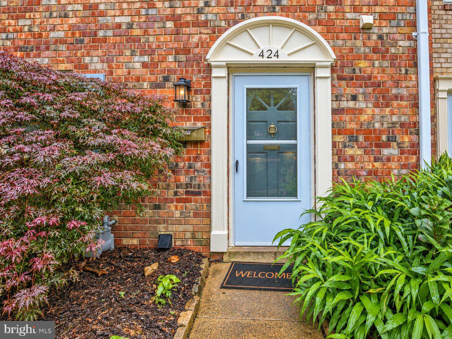 424 GREENBRIER COURT