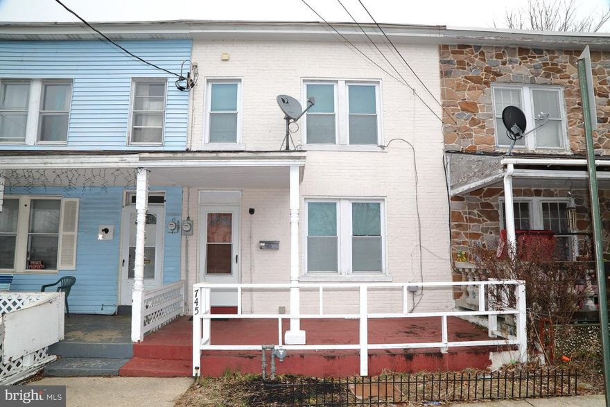 Affordable home in Lancaster City’s southeast end neighborhood!  Located within walking distance to local schools, shopping and just steps away from the Lancaster County Park.  This home makes a great investment opportunity and works well as a long term rental property or owner occupied residence.