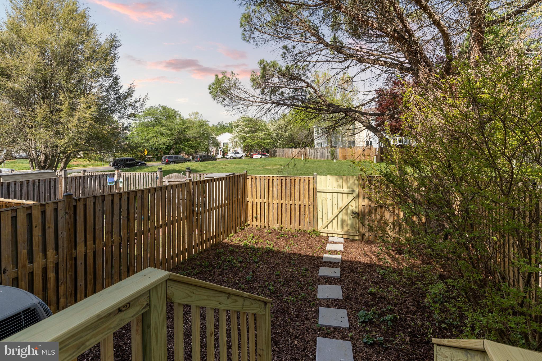 OAK SPRINGS - Residential