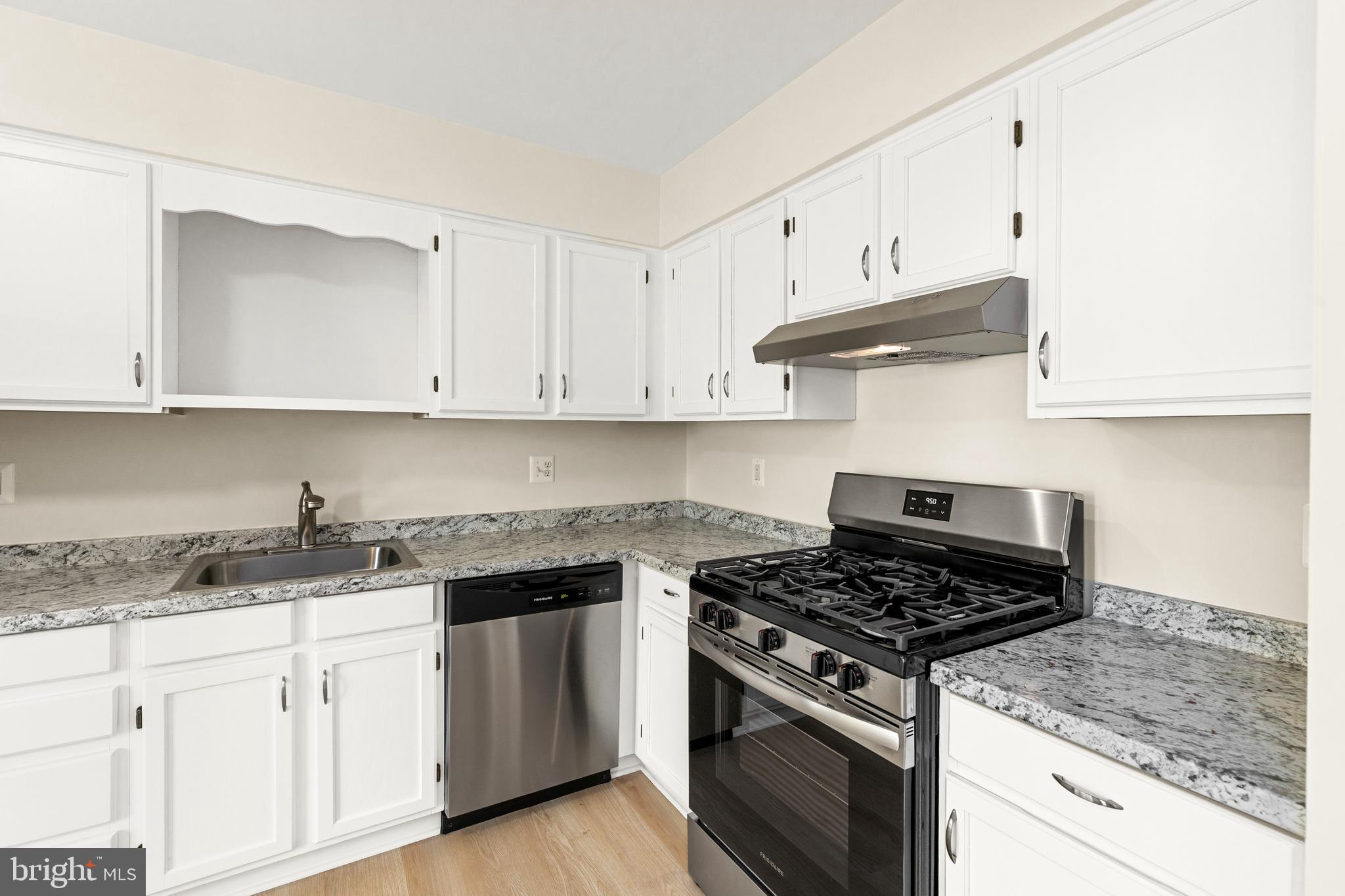 OAK SPRINGS - Residential