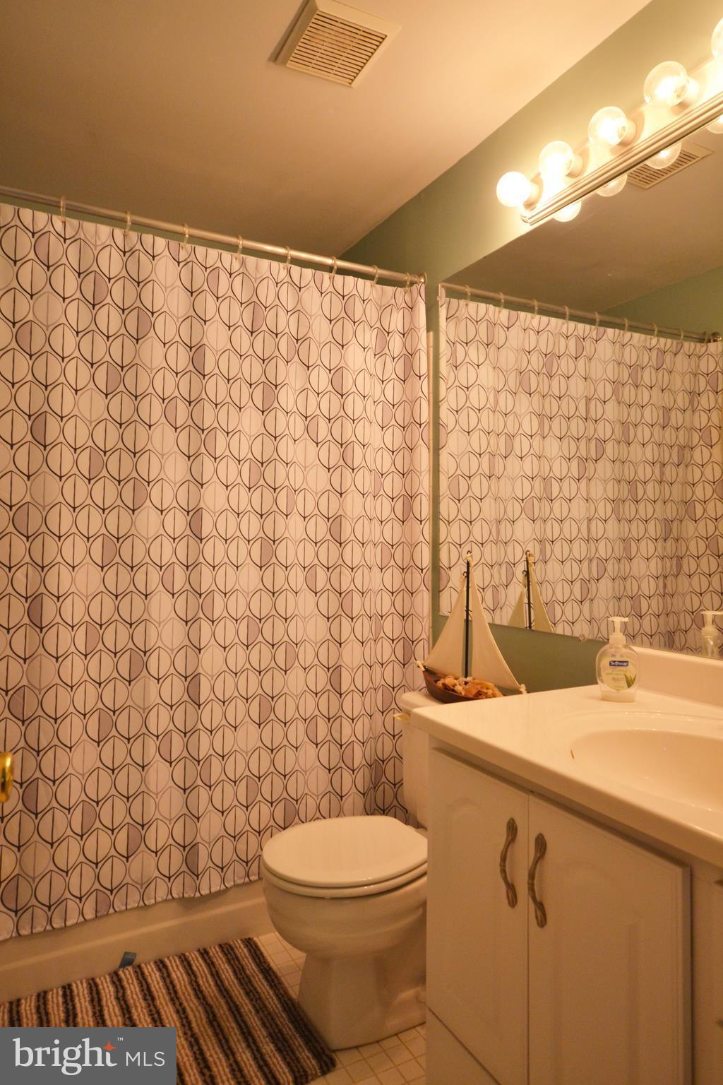 VILLAGE OF THOMAS RUN - Residential Lease