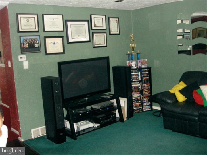 ELMWOOD PARK - Residential