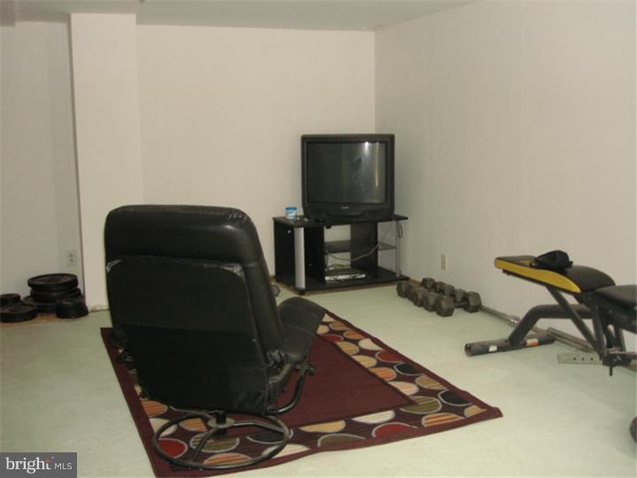 ELMWOOD PARK - Residential