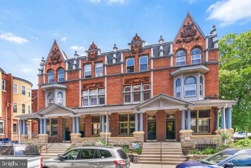 Amazing Drexel University apartment ready for you to move into. 
This is a spacious 1 bedroom, 1 bathroom, sun filled apartment. Just a walk from your campus, restaurants and public transportation. Additional $125 monthly flat fee for utilities. Pictures of similar unit .