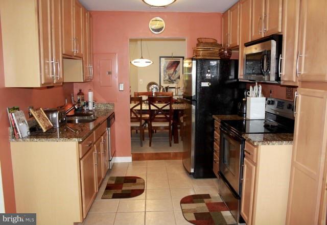 NORTH GREEN CONDOMINIUMS - Residential