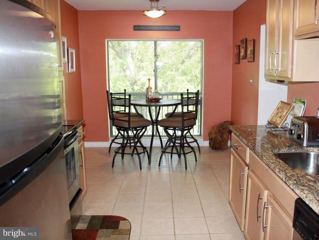 NORTH GREEN CONDOMINIUMS - Residential