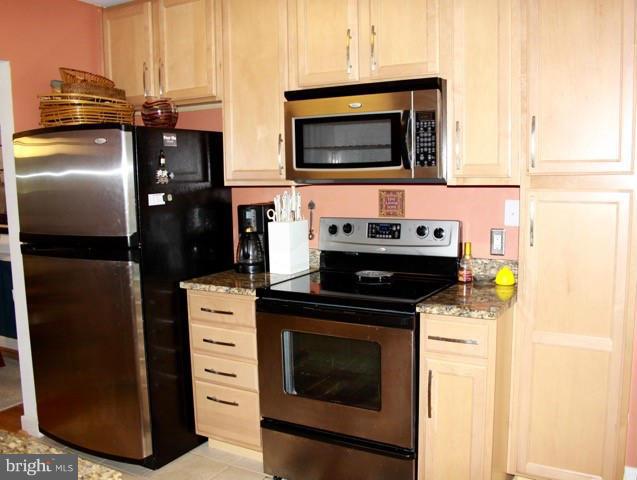 NORTH GREEN CONDOMINIUMS - Residential