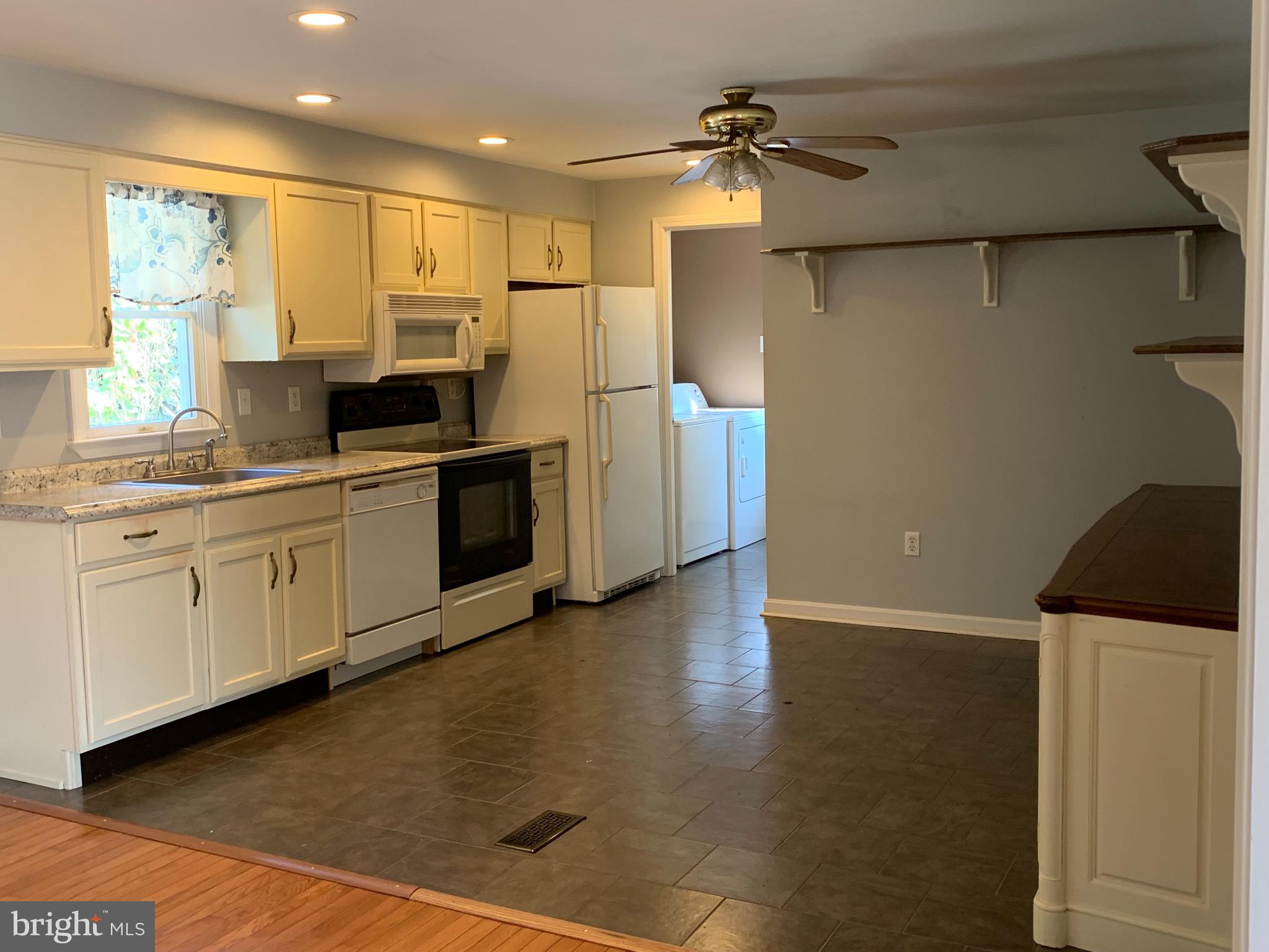 BRADY STATION - Residential Lease