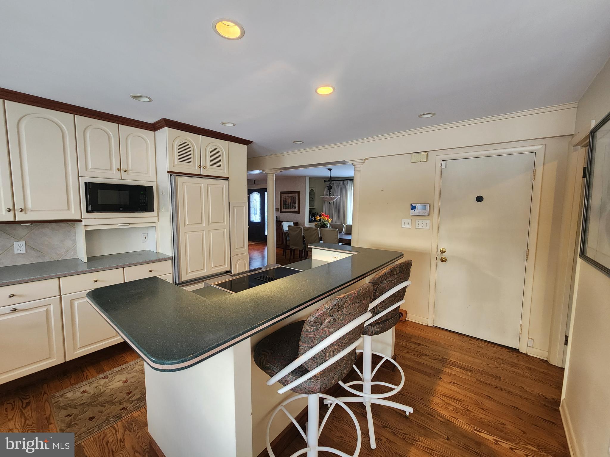 COUNTRY CLUB ESTATES - Residential