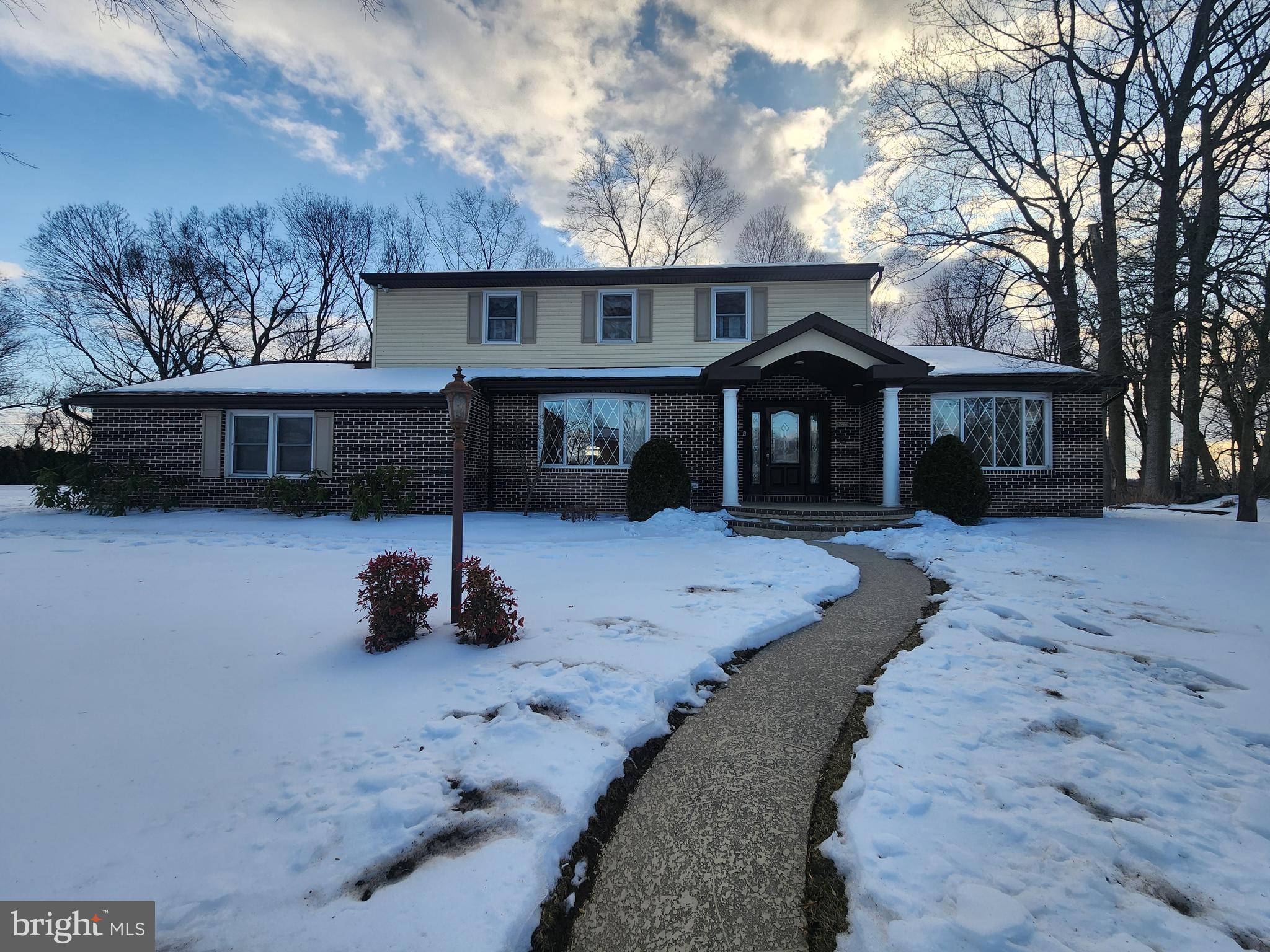 COUNTRY CLUB ESTATES - Residential