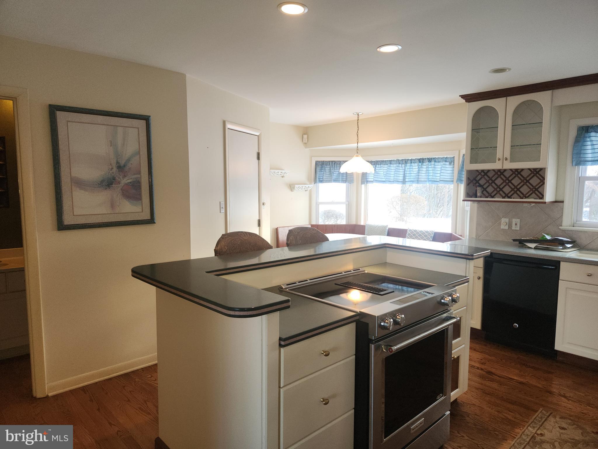 COUNTRY CLUB ESTATES - Residential