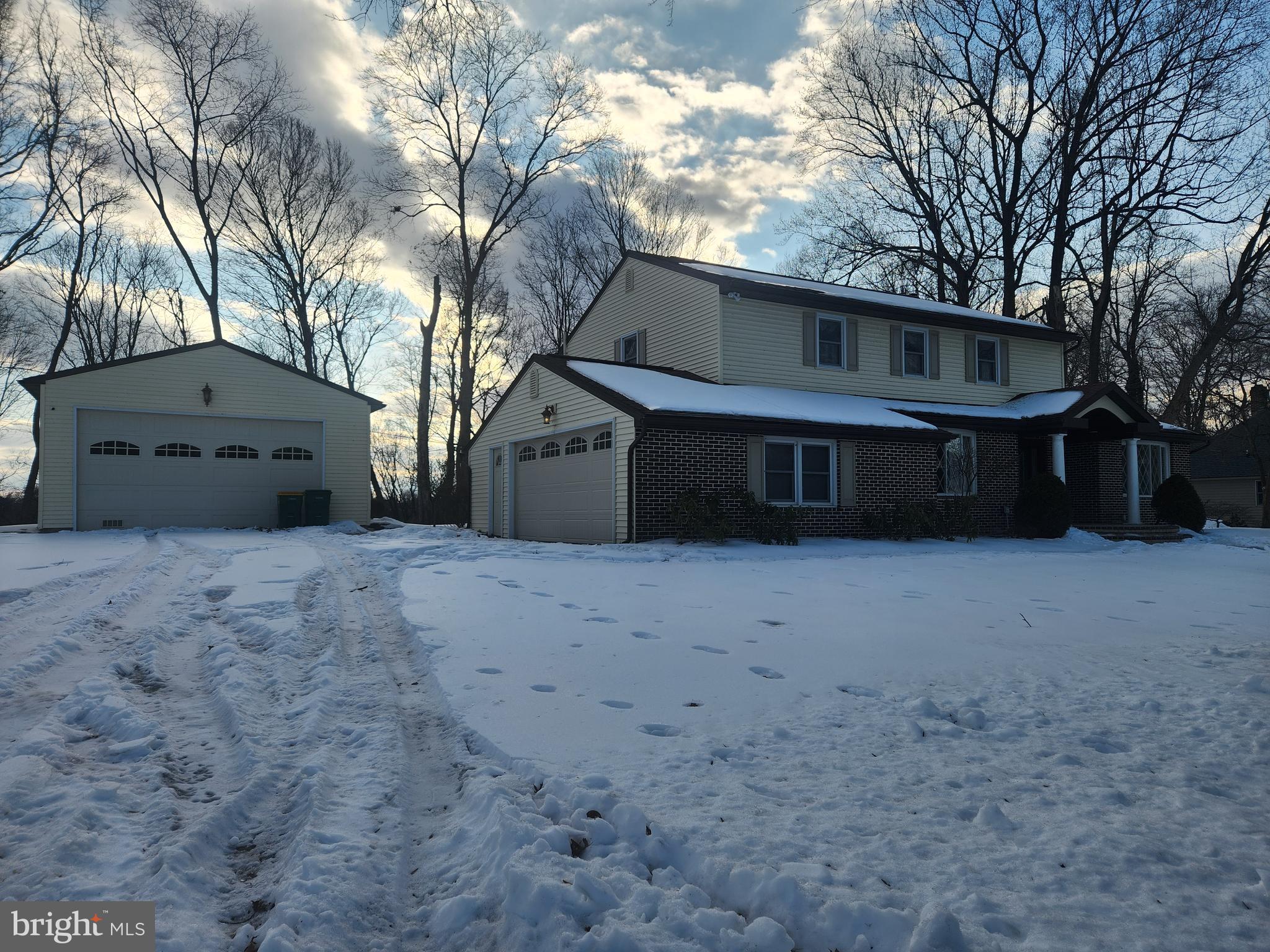 COUNTRY CLUB ESTATES - Residential