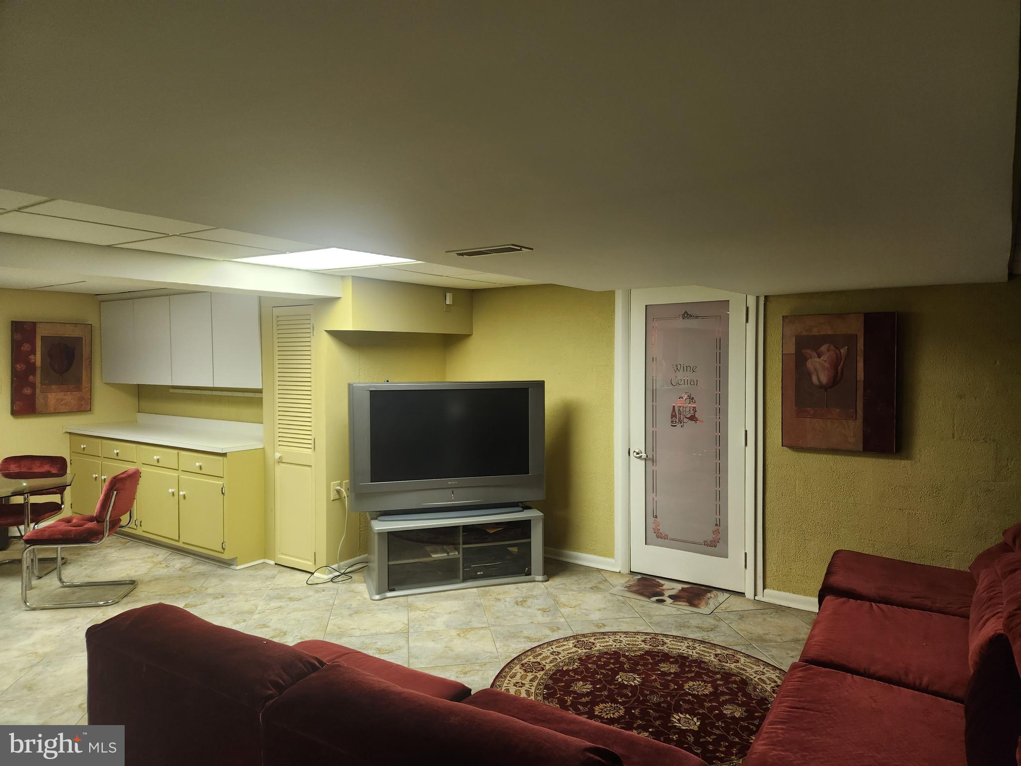 COUNTRY CLUB ESTATES - Residential