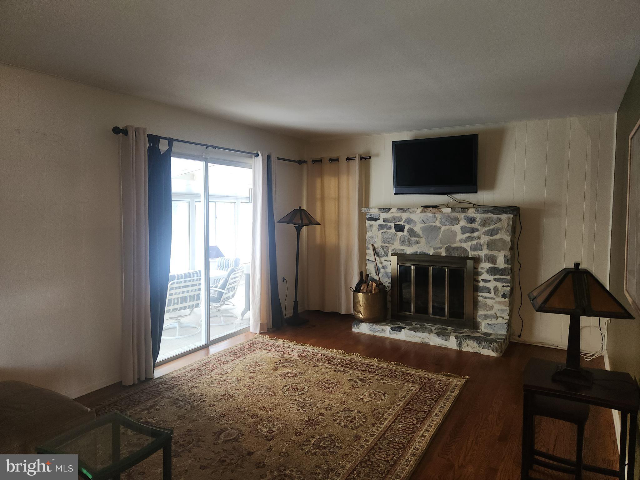 COUNTRY CLUB ESTATES - Residential