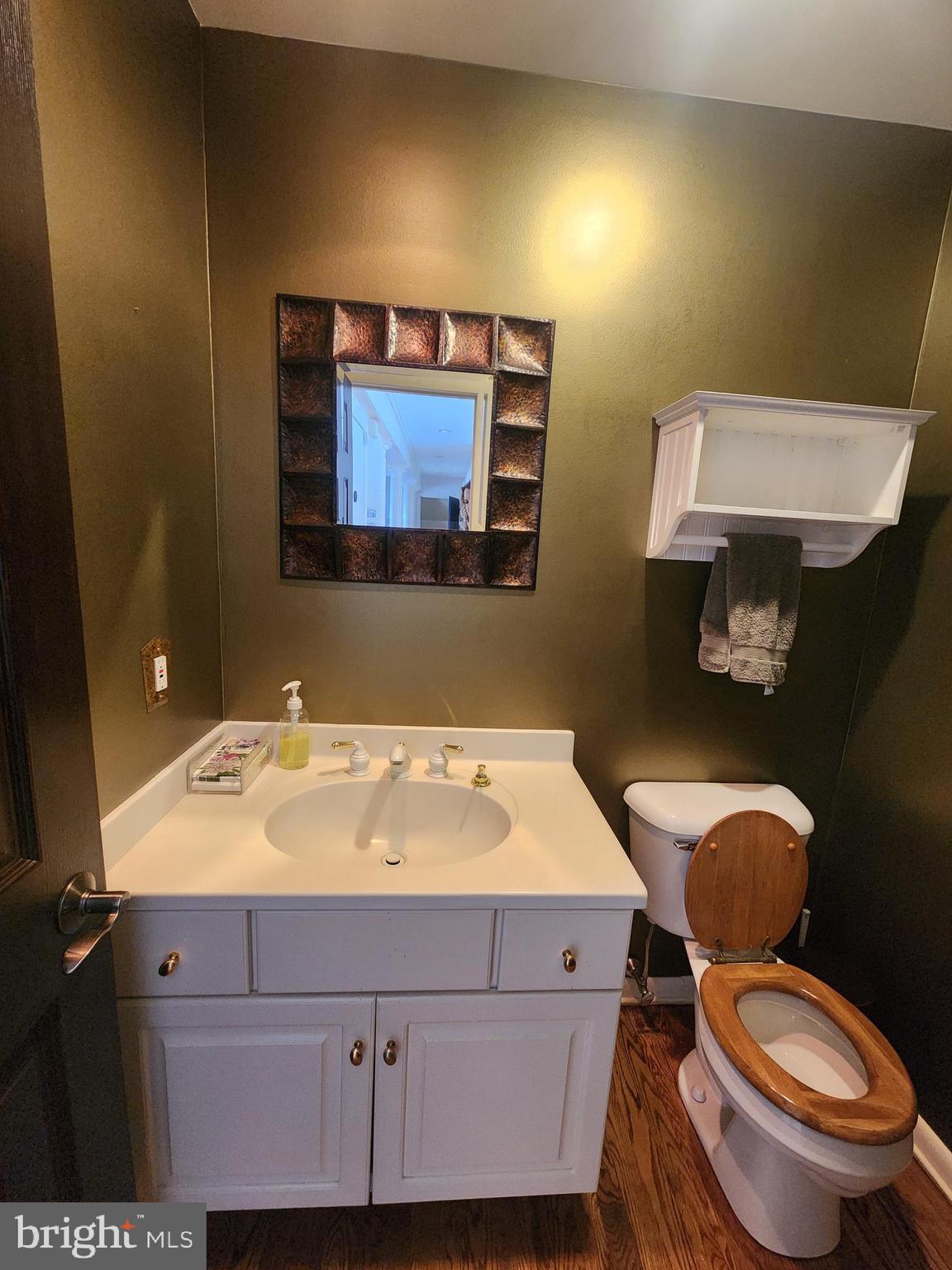 COUNTRY CLUB ESTATES - Residential