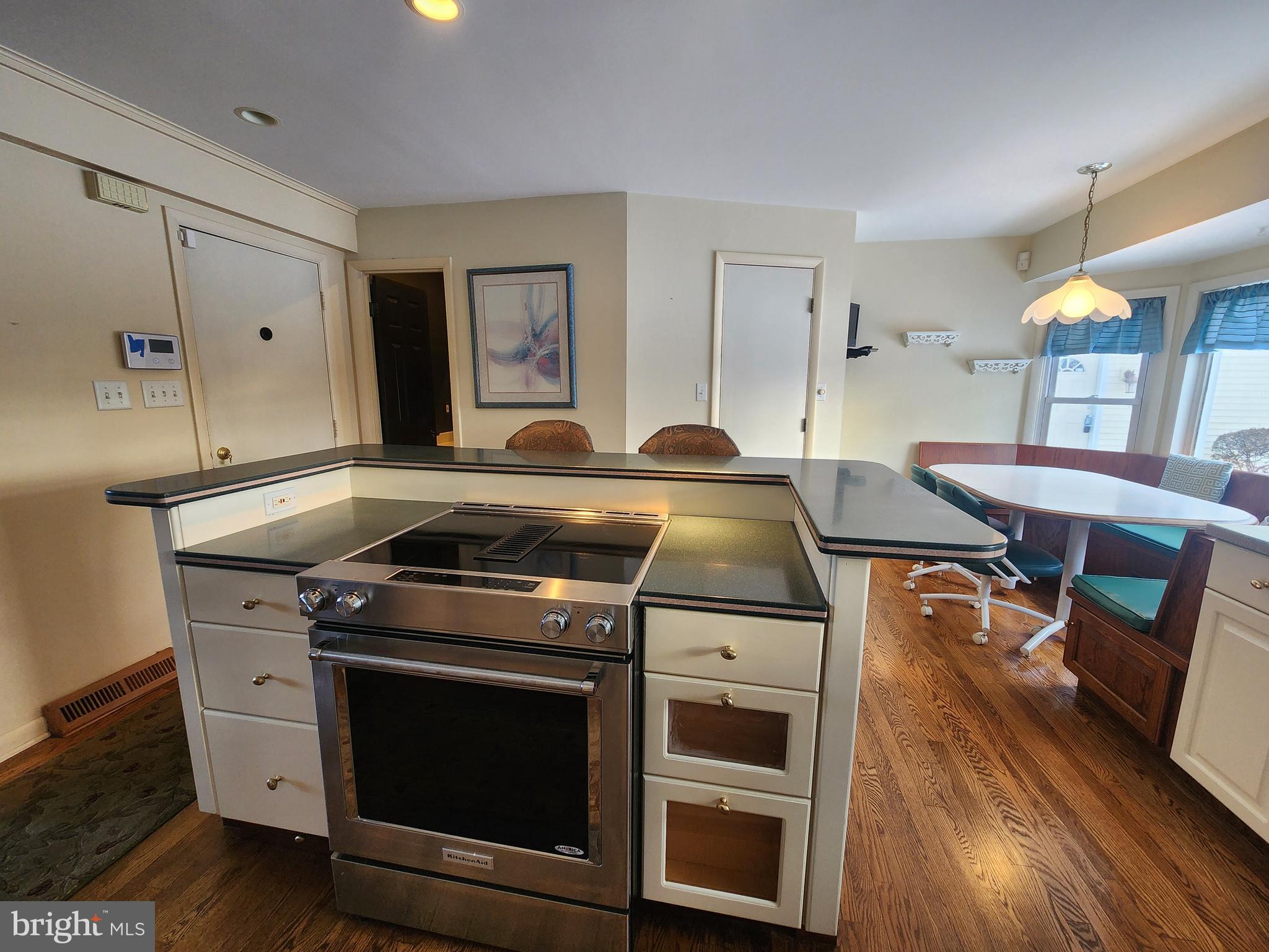 COUNTRY CLUB ESTATES - Residential