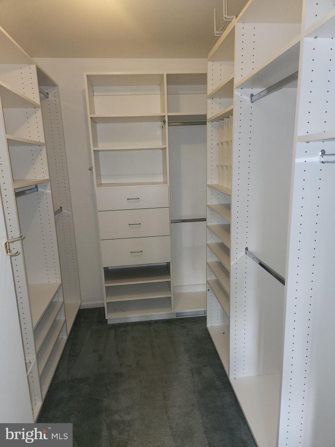 COUNTRY CLUB ESTATES - Residential