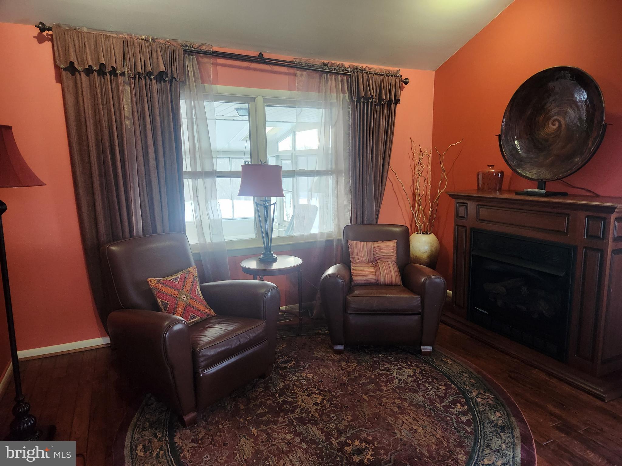 COUNTRY CLUB ESTATES - Residential