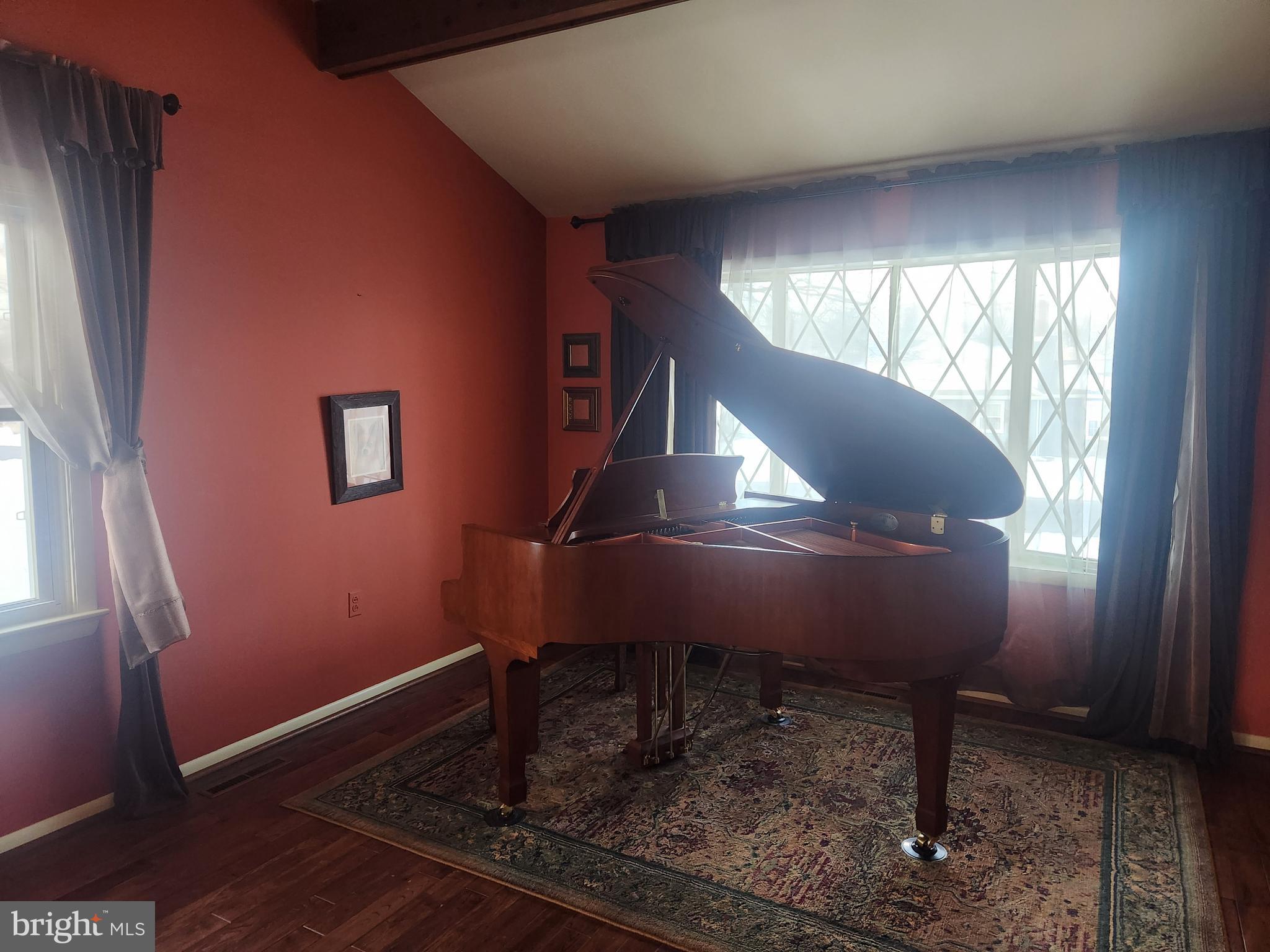 COUNTRY CLUB ESTATES - Residential