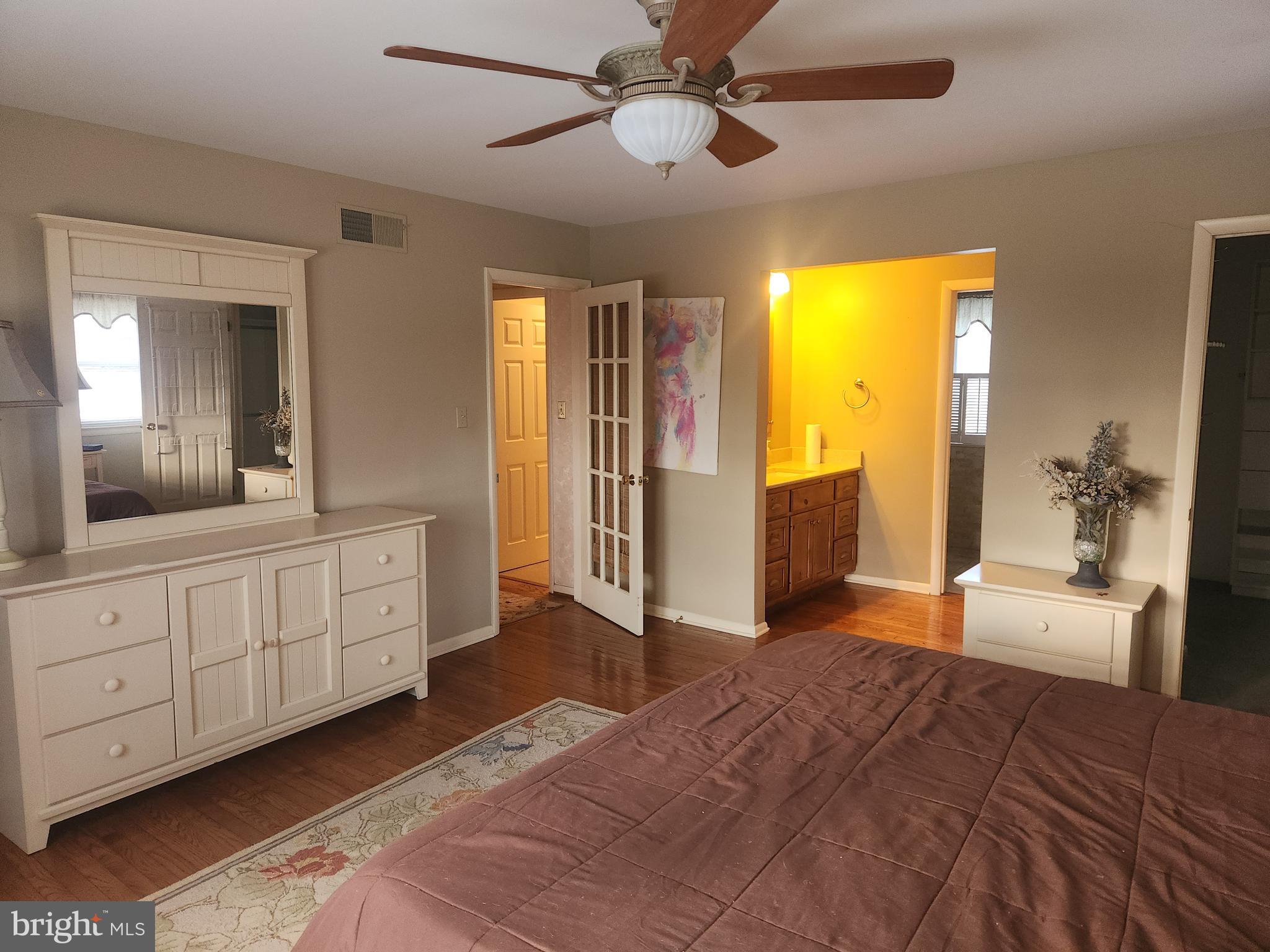 COUNTRY CLUB ESTATES - Residential