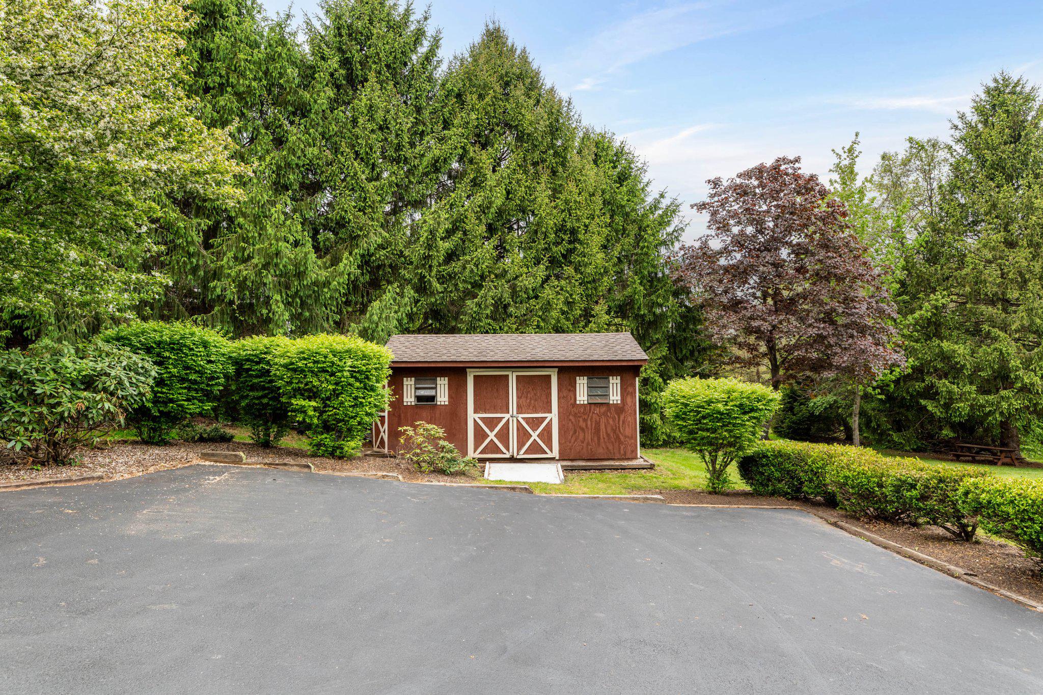 ELLIS WOOD ESTS - Residential