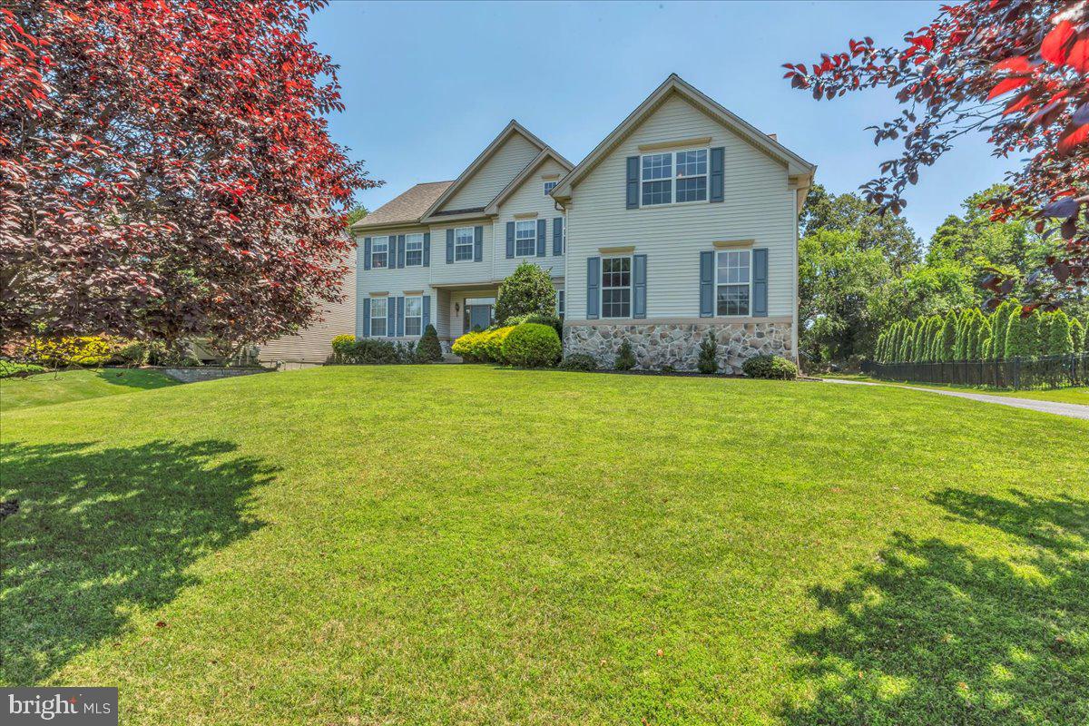 25 ROLLING GLEN COURT