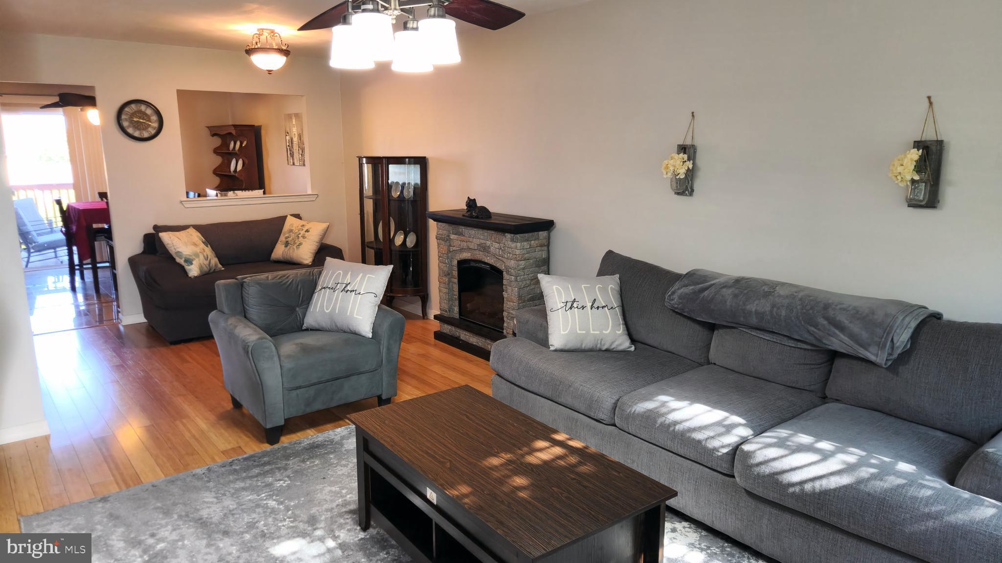 2847 RHONDA LANE