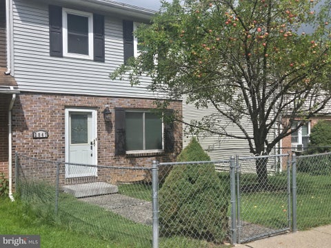 Townhouse For Sale - 2847 Rhonda Lane<br/> Lehigh County, ALLENTOWN, PA 18103