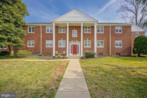 Photo of 102 Cherry Parke, CHERRY HILL, NJ 08002 (MLS # NJCD2112066)