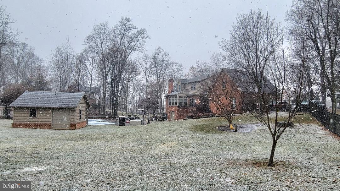 8401 COUNTRY HOME LANE