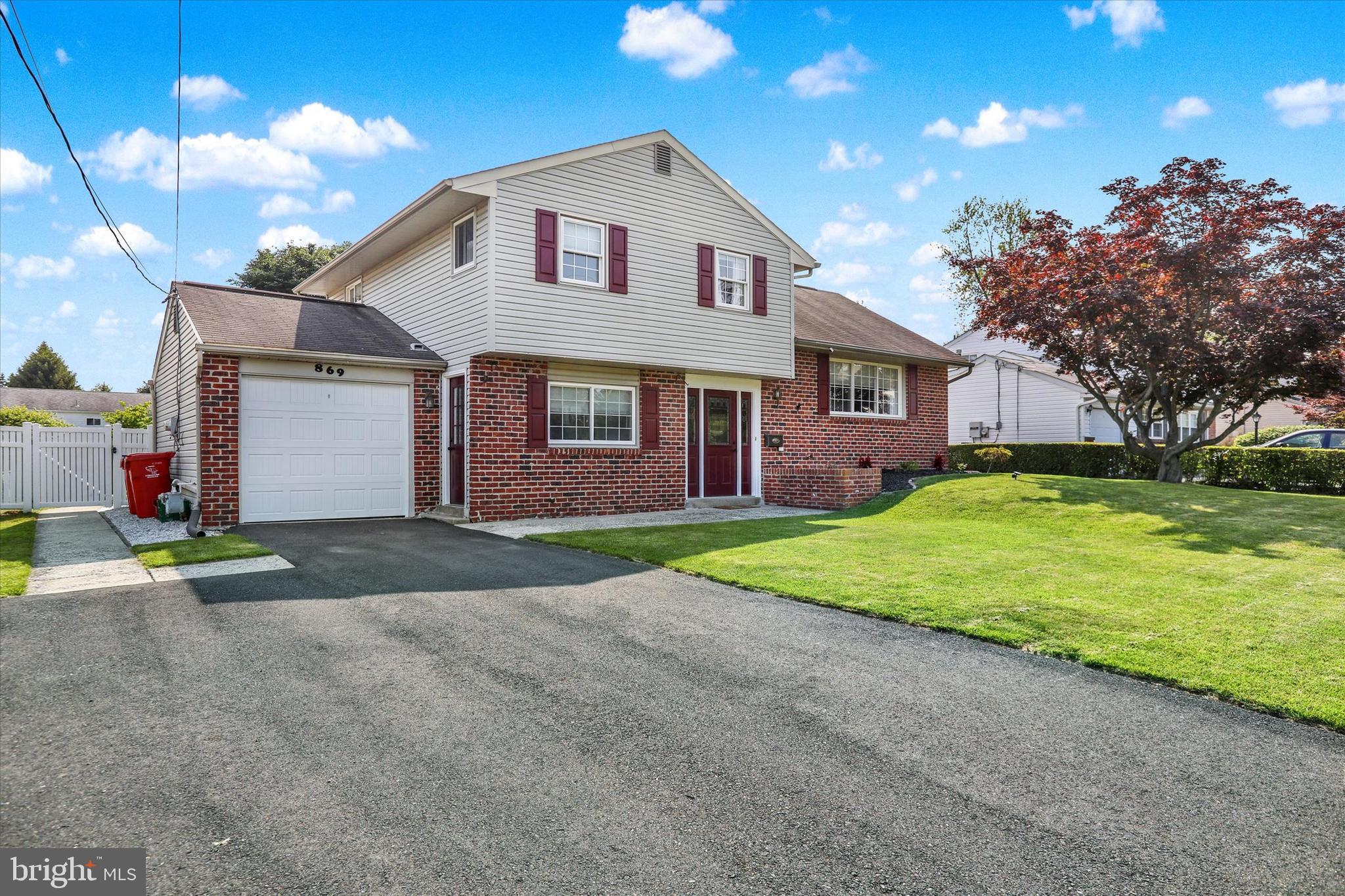 869 PRIMROSE DRIVE