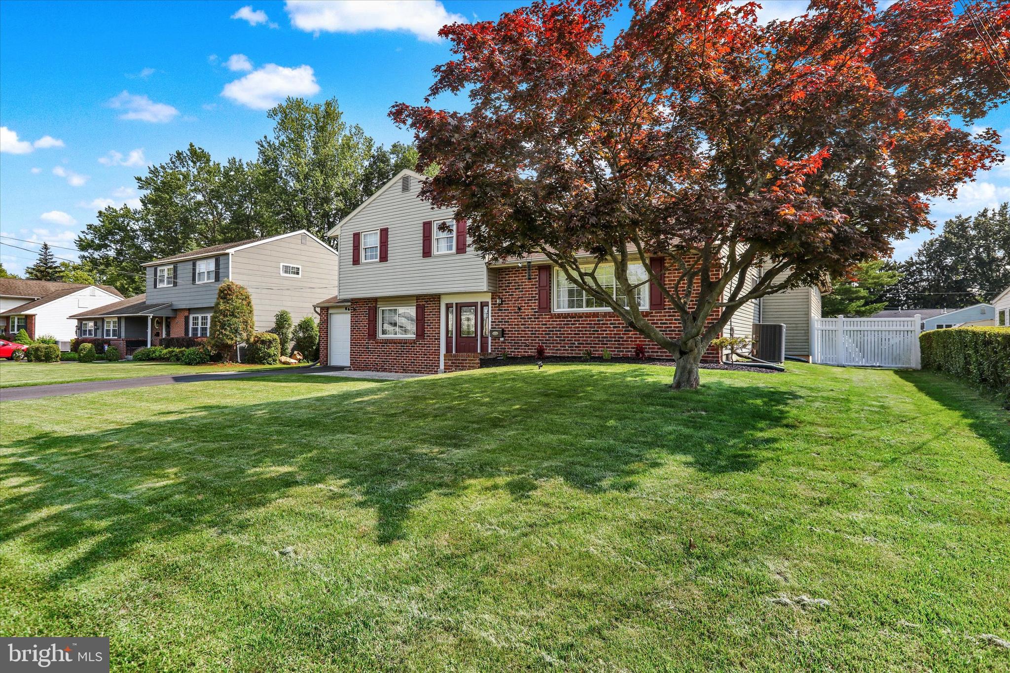 869 PRIMROSE DRIVE