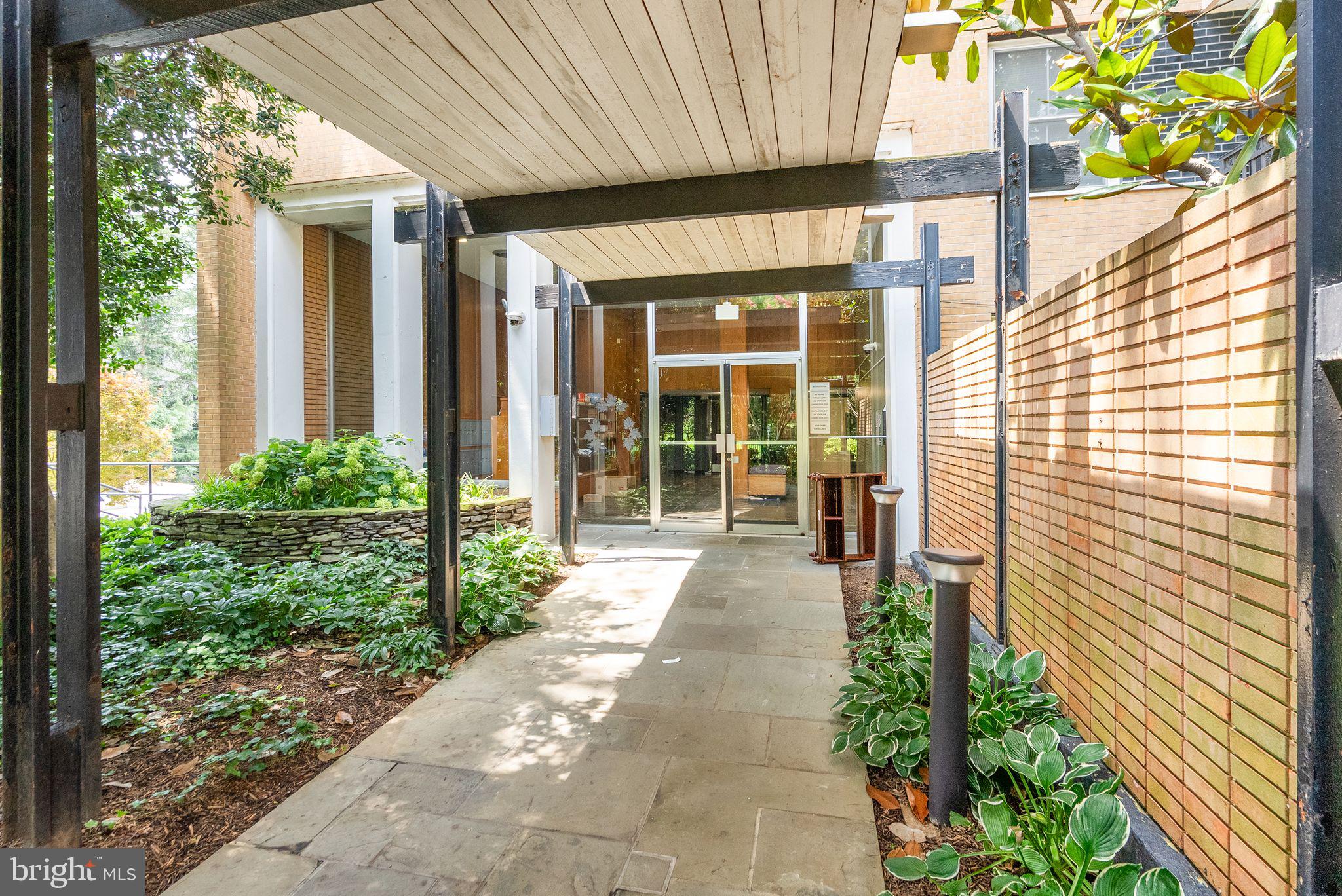 2030 N ADAMS STREET 911