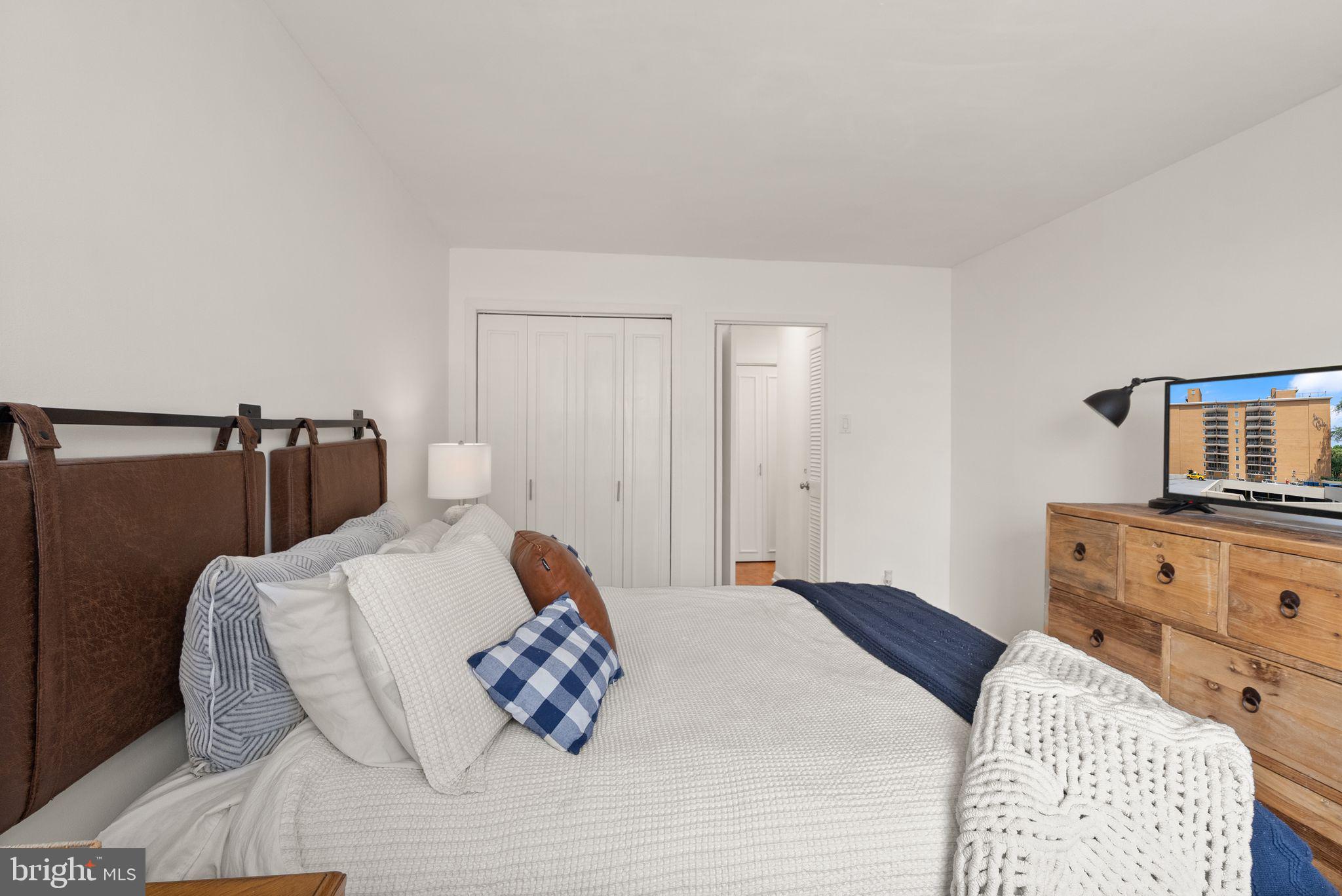 2030 N ADAMS STREET 911