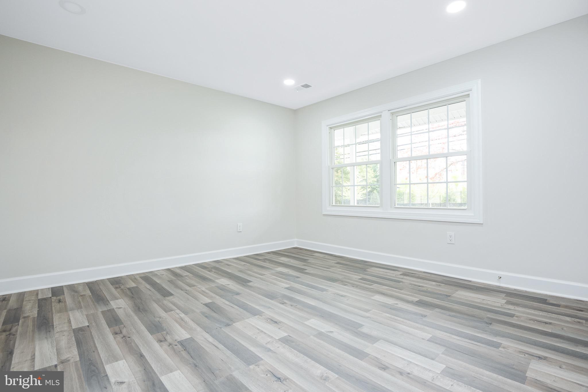 ROBIN HOOD PLAINS - Residential