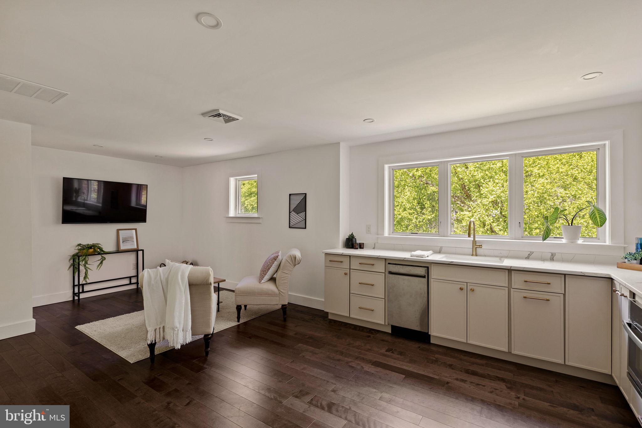 HUNTVIEW AT HORSES - Residential