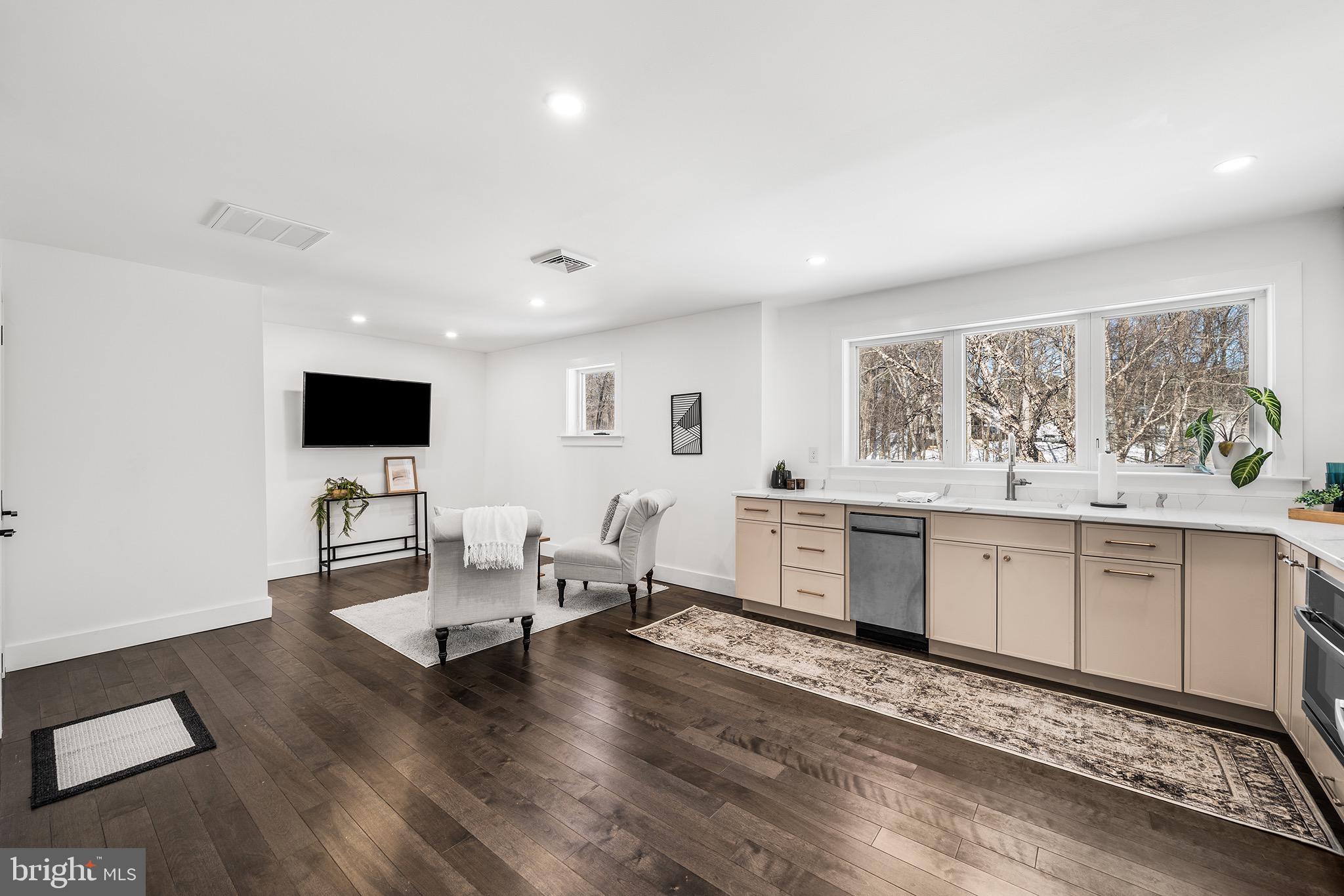 HUNTVIEW AT HORSES - Residential