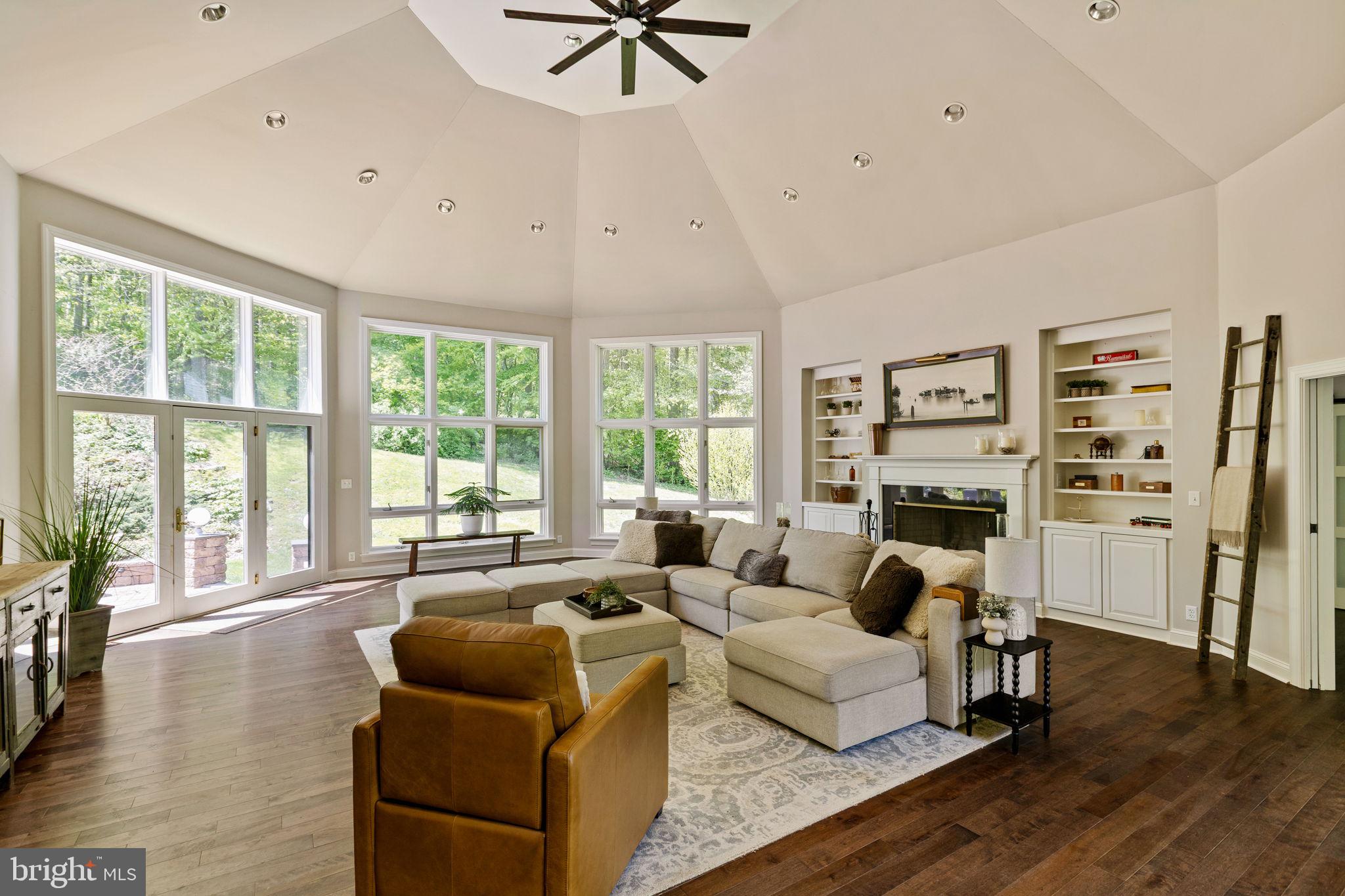 HUNTVIEW AT HORSES - Residential