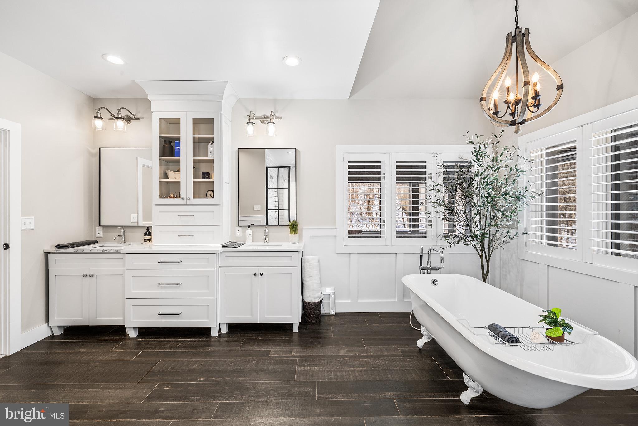 HUNTVIEW AT HORSES - Residential