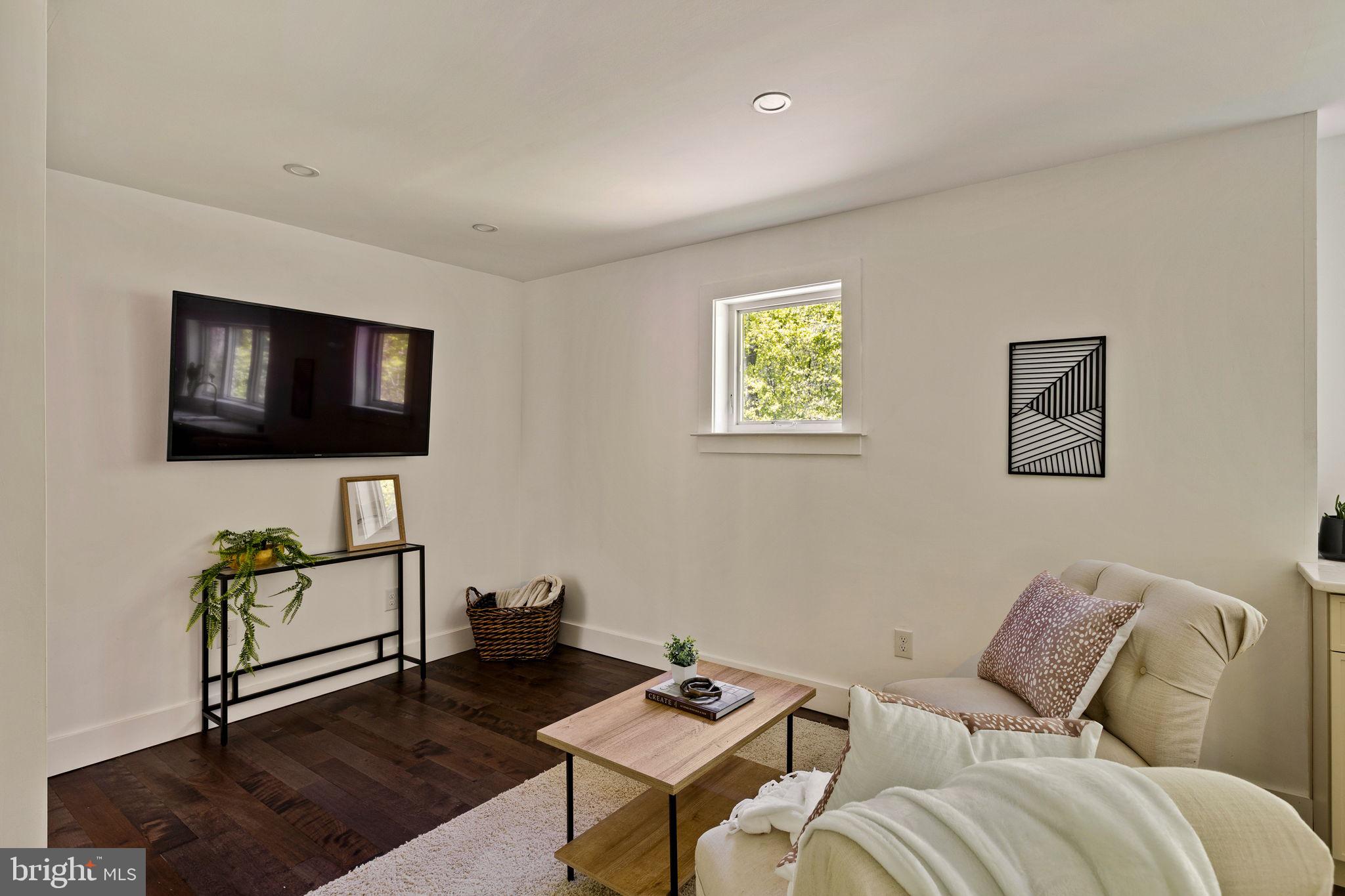 HUNTVIEW AT HORSES - Residential